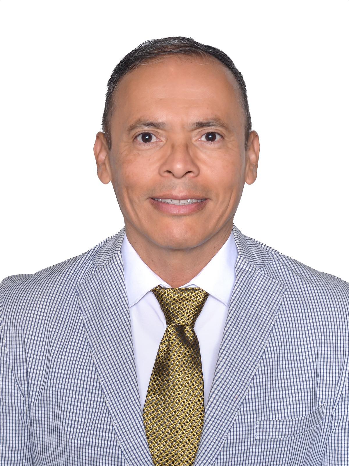 C.P. Julio César Flores Apodaca · Socio Director de KGM y Asociados